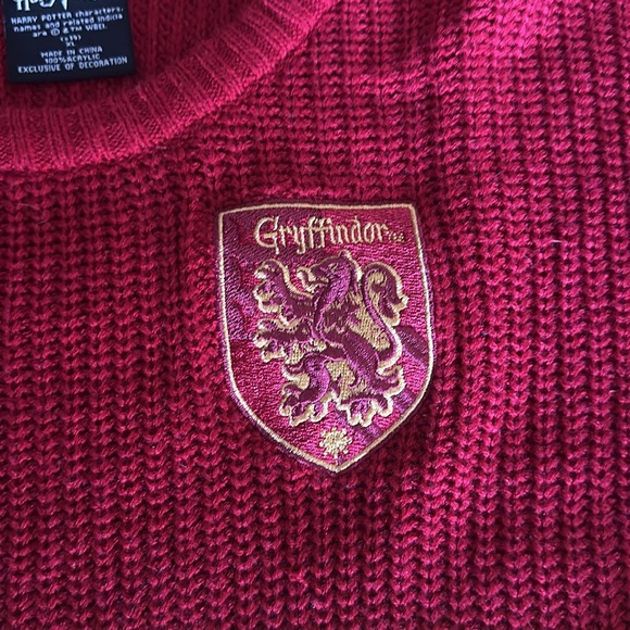 Harry Potter Gryffindor Girls Quidditch Sweater - Picture 5 of 6